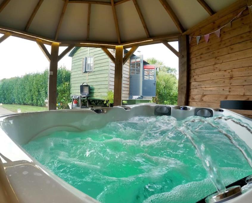 Romantic Retreat - Luxury Shepherds Hut + Hot Tub! Camborne Bagian luar foto