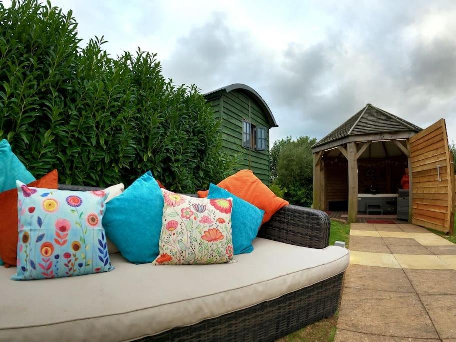 Romantic Retreat - Luxury Shepherds Hut + Hot Tub! Camborne Bagian luar foto