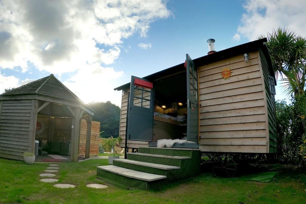 Romantic Retreat - Luxury Shepherds Hut + Hot Tub! Camborne Bagian luar foto