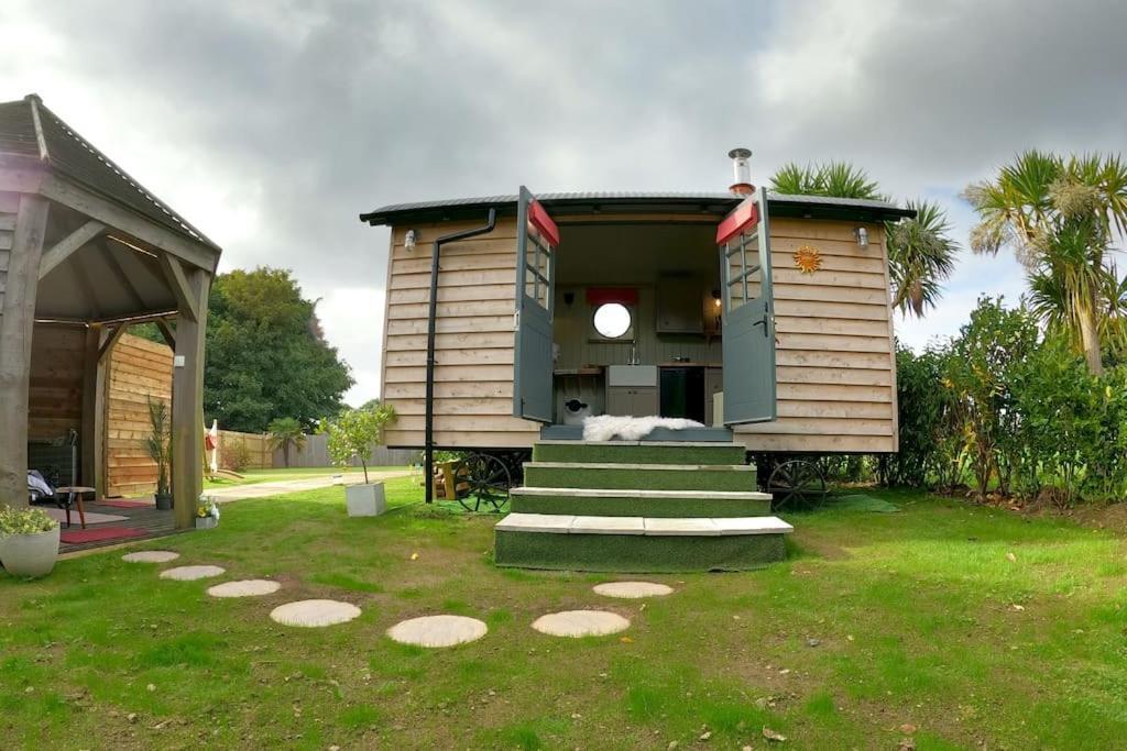 Romantic Retreat - Luxury Shepherds Hut + Hot Tub! Camborne Bagian luar foto