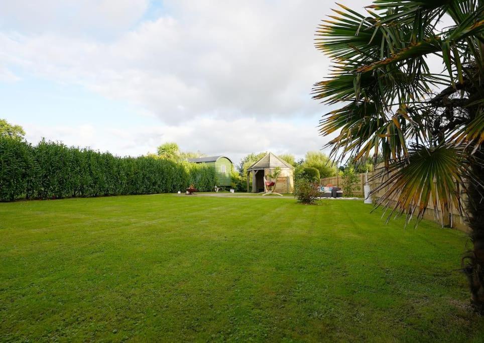Romantic Retreat - Luxury Shepherds Hut + Hot Tub! Camborne Bagian luar foto