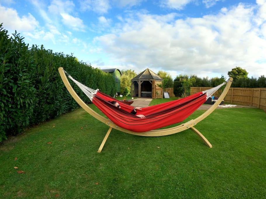 Romantic Retreat - Luxury Shepherds Hut + Hot Tub! Camborne Bagian luar foto