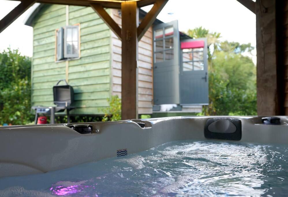 Romantic Retreat - Luxury Shepherds Hut + Hot Tub! Camborne Bagian luar foto