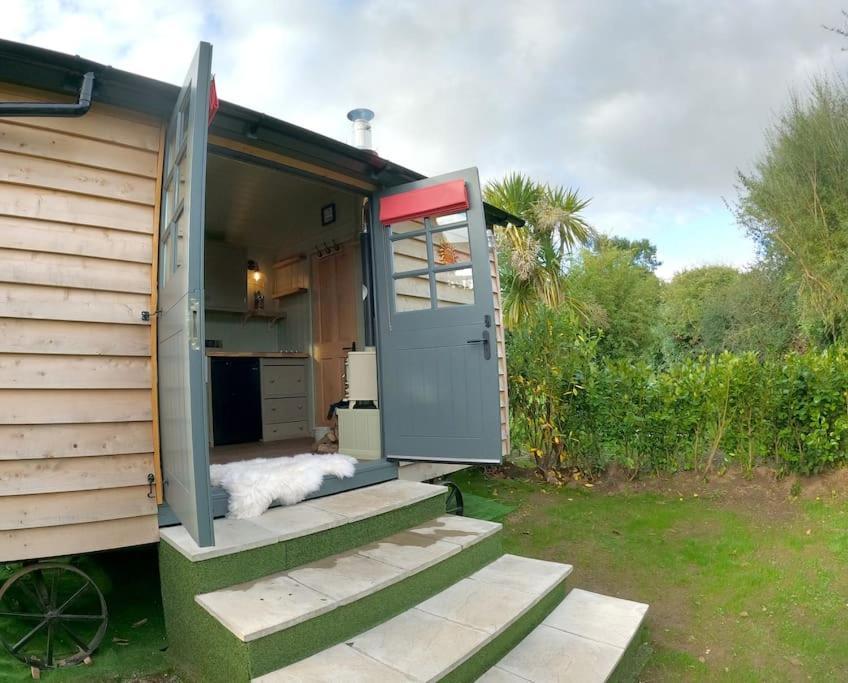 Romantic Retreat - Luxury Shepherds Hut + Hot Tub! Camborne Bagian luar foto
